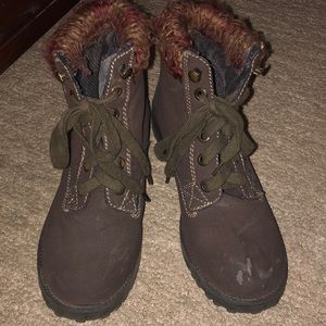 Brown snow boots
